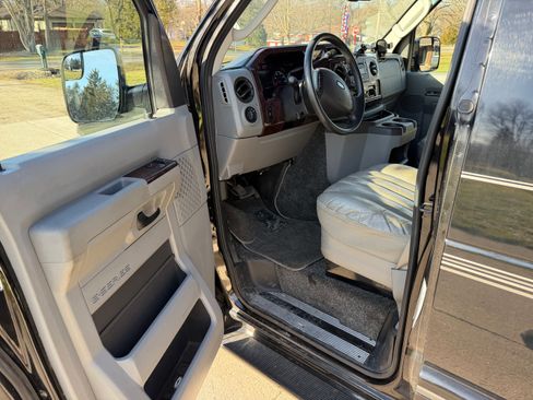 Used 2012 Ford E-150 and Econoline 150 w/ Premium Van Group image 16