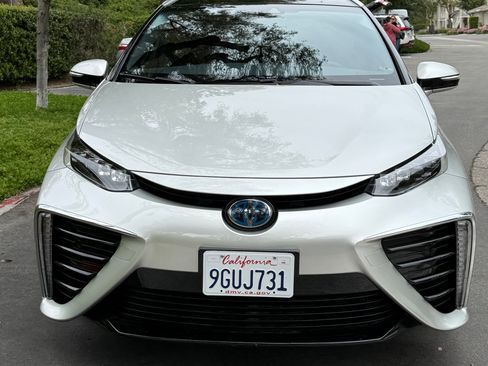 Used 2017 Toyota Mirai FWD image 4
