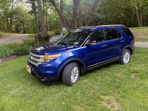 Used 2013 Ford Explorer XLT AWD/4WD image 1