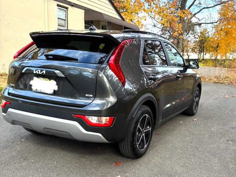 Used 2025 Kia Niro EX image 8