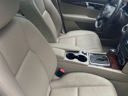 Used 2009 Mercedes-Benz C 300 4MATIC Sedan image 1