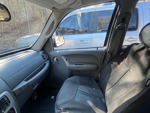 Used 2006 Jeep Liberty Limited image 2