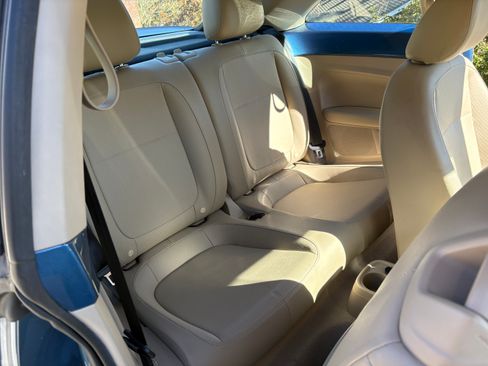 Used 2016 Volkswagen Beetle 1.8T SE w/ Lighting Package image 9