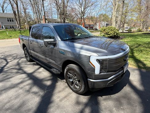 Used 2024 Ford F150 Lightning Lariat image 2