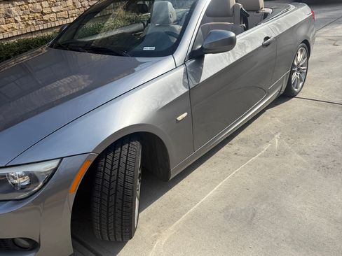 Used 2011 BMW 335i Convertible image 12