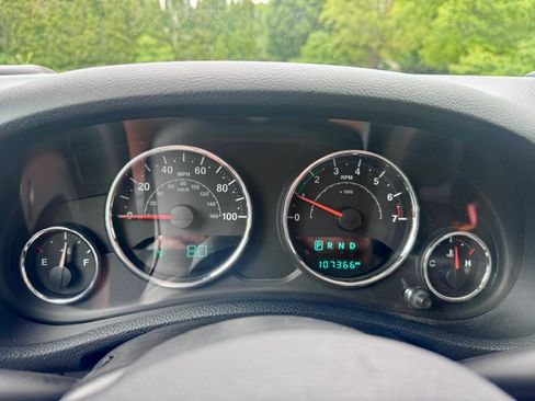 Used 2016 Jeep Wrangler Unlimited Sahara w/ Connectivity Group AWD/4WD image 9