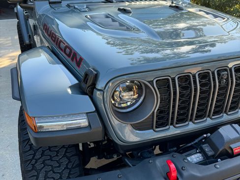 Used 2024 Jeep Wrangler Unlimited Rubicon AWD/4WD image 13