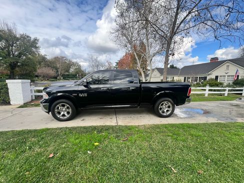 Used 2017 RAM 1500 Laramie image 11