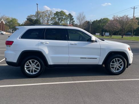 Used 2018 Jeep Grand Cherokee Laredo image 9