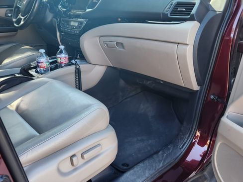 Used 2020 Honda Pilot Touring image 16