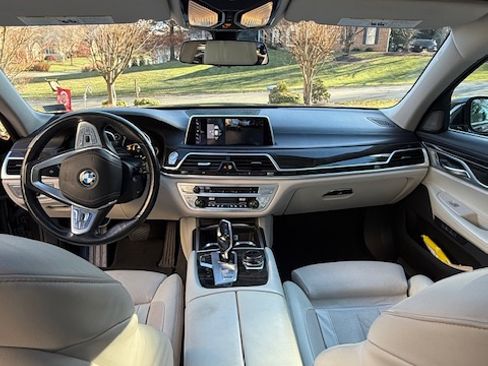 Used 2017 BMW 740i xDrive image 13