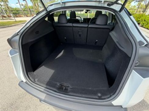 Used 2026 Tesla Model Y AWD image 5