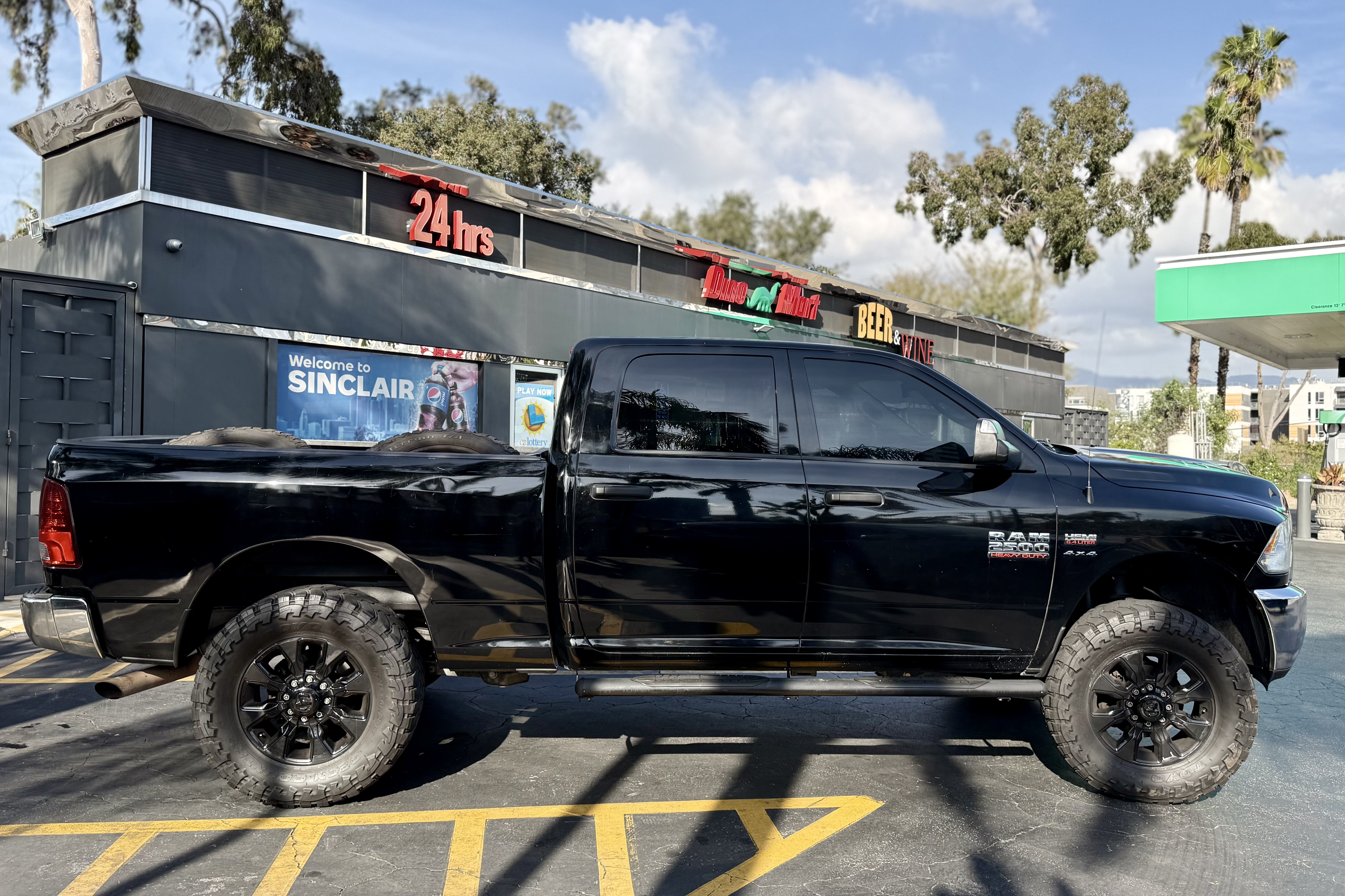 Used 2014 RAM 2500 Tradesman w/ Chrome Appearance Group AWD/4WD image 8