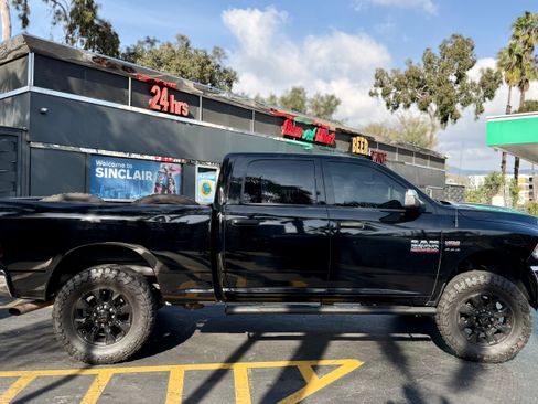 Used 2014 RAM 2500 Tradesman w/ Chrome Appearance Group AWD/4WD image 8