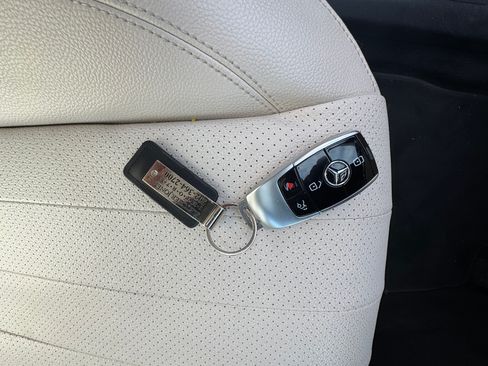 Used 2022 Mercedes-Benz E 350 Sedan image 9