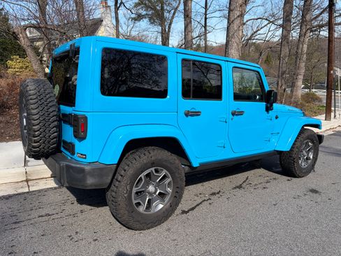 Used 2018 Jeep Wrangler Unlimited Rubicon w/ Connectivity Group image 5