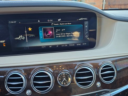 Used 2018 Mercedes-Benz S 560 Sedan image 24