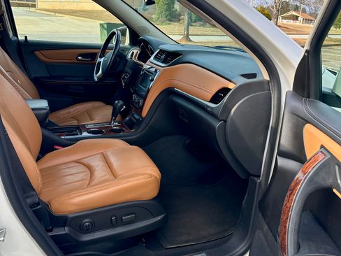 Used 2014 Chevrolet Traverse LTZ image 8