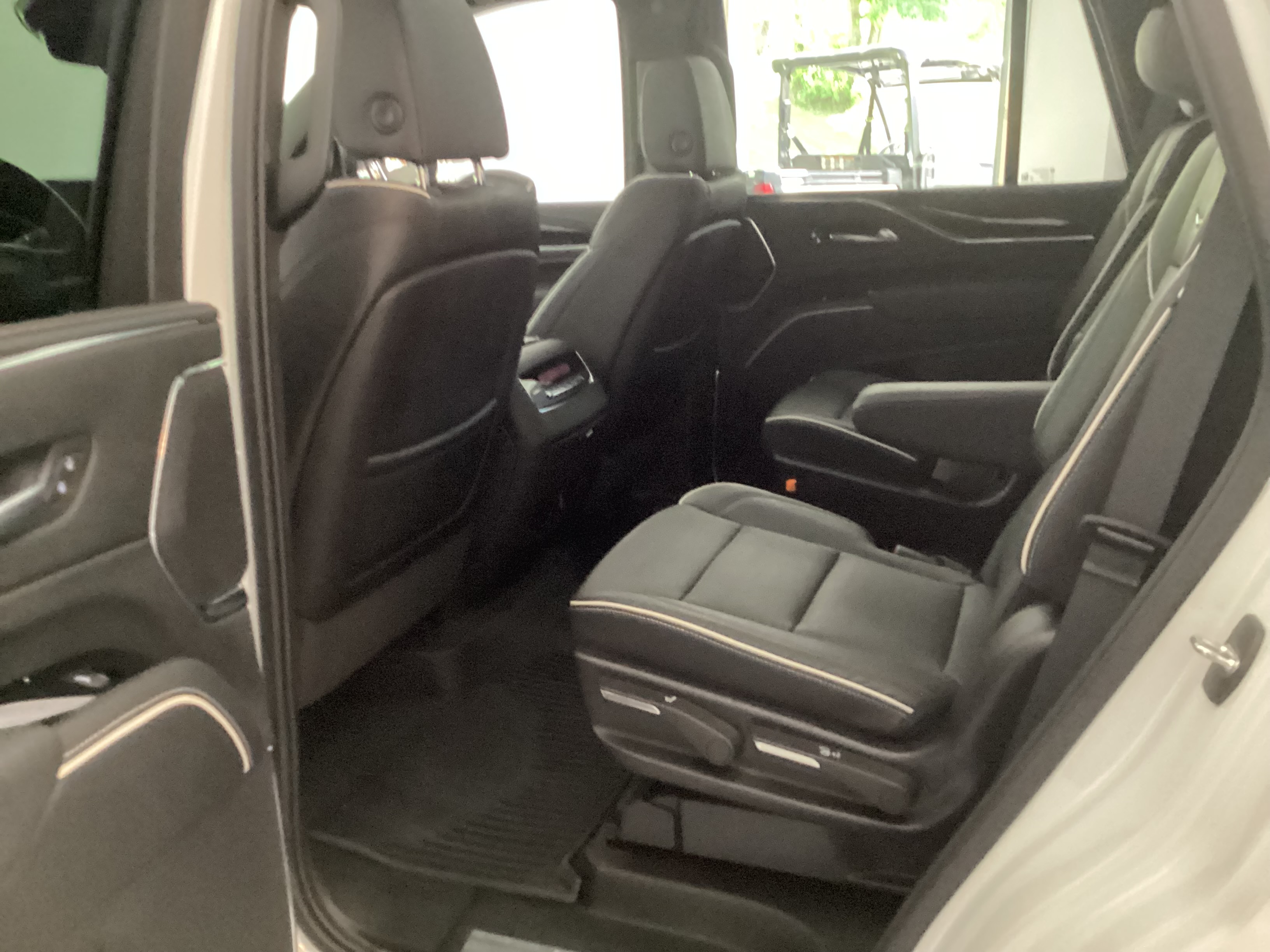 Used 2024 Cadillac Escalade Sport w/ LPO, ONYX Package AWD/4WD image 9