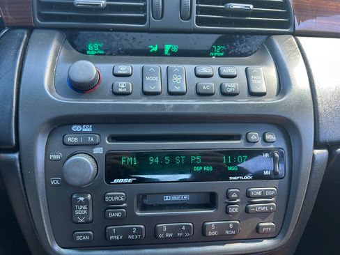 Used 2002 Cadillac De Ville DTS w/ Premium Equipment Pkg image 13