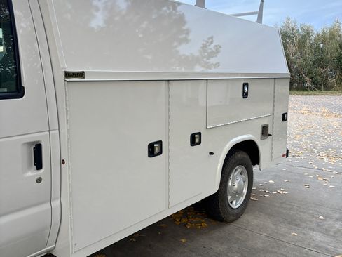 Used 2022 Ford E-350 and Econoline 350 Super Duty w/ Power Windows & Locks Group image 5