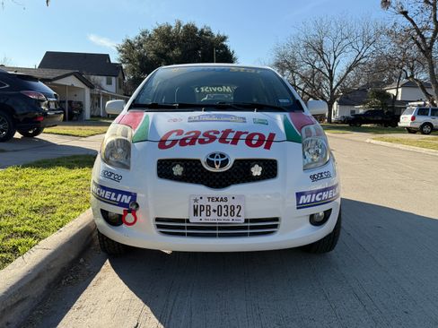 Used 2007 Toyota Yaris 2-Door Hatchback image 5