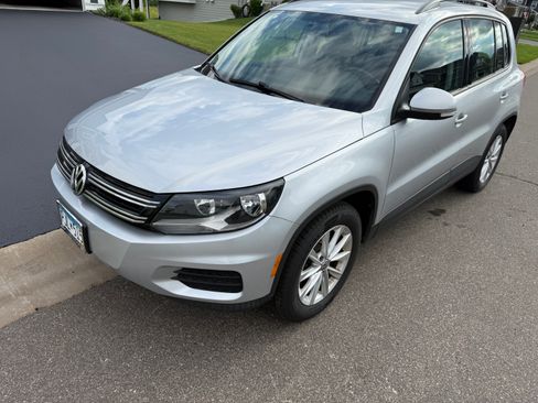 Used 2017 Volkswagen Tiguan Limited w/ Premium Package AWD/4WD image 13