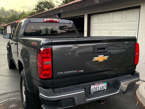 Used 2017 Chevrolet Colorado W/T AWD/4WD image 4