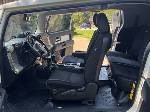 Used 2013 Toyota FJ Cruiser 4WD w/ Upgrade Pkg image 16