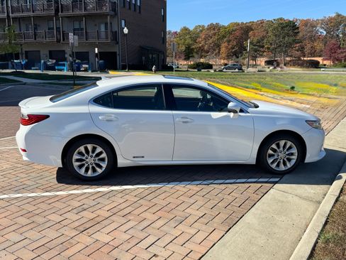 Used 2014 Lexus ES 300h image 8