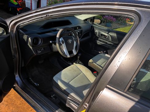 Used 2016 Toyota Prius C One FWD image 14