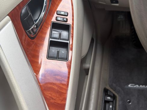 Used 2011 Toyota Camry XLE image 16