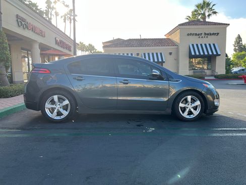 Used 2013 Chevrolet Volt Premium w/ Premium Trim Package FWD image 9
