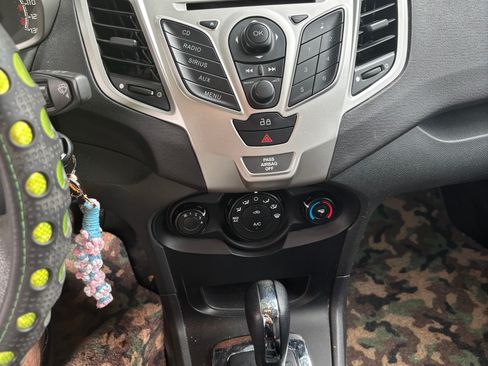 Used 2013 Ford Fiesta SE w/ Super Fuel Economy Pkg FWD image 10