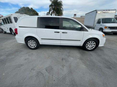 Used 2015 RAM C/V Tradesman image 4