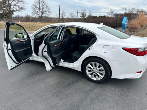 Used 2013 Lexus ES 300h w/ Premium Pkg image 17