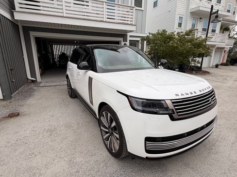 Used 2024 Land Rover Range Rover SV AWD/4WD image 8