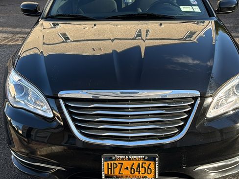 Used 2013 Chrysler 200 Touring image 4