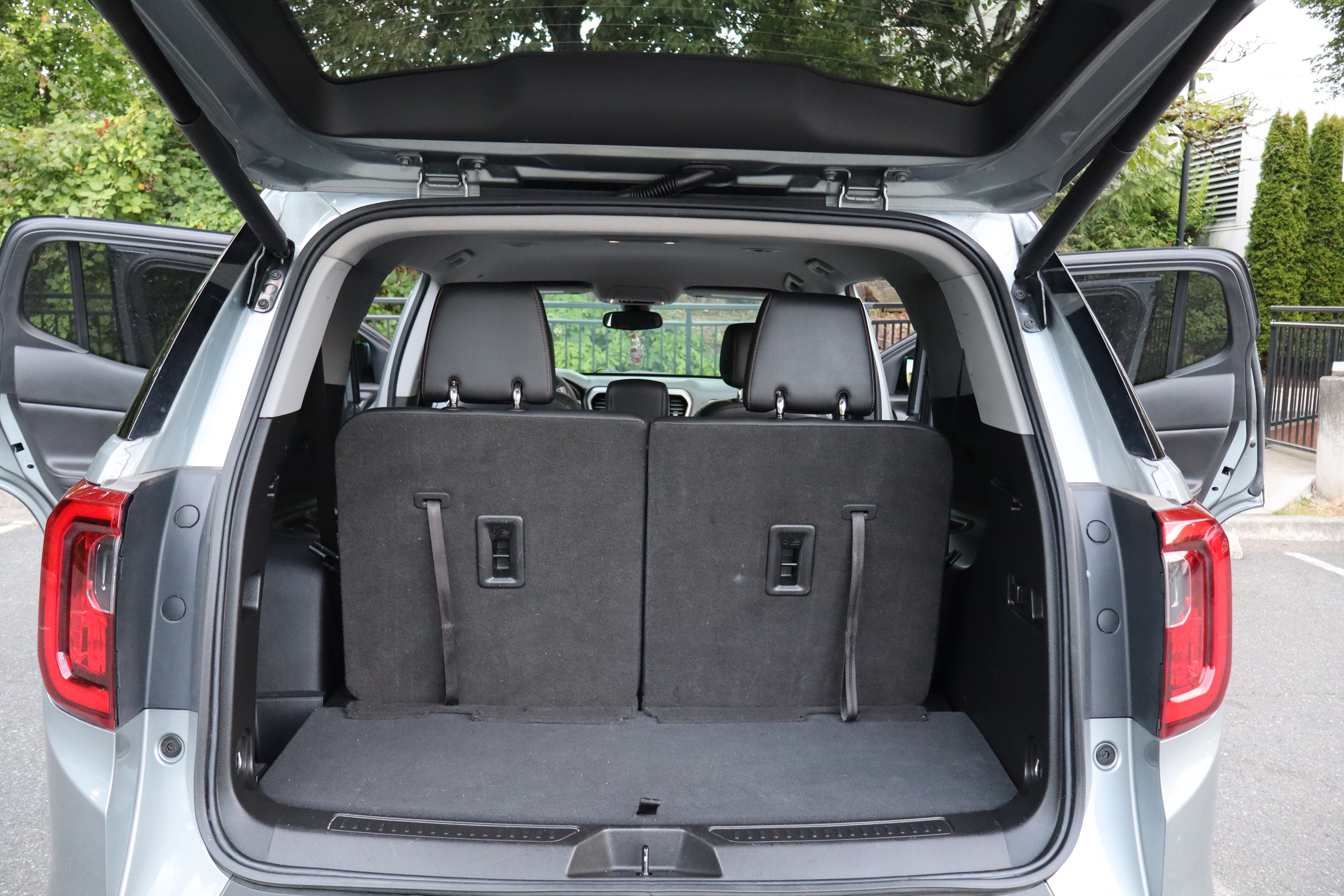 Used 2023 GMC Acadia AT4 w/ Technology Package AWD/4WD image 32