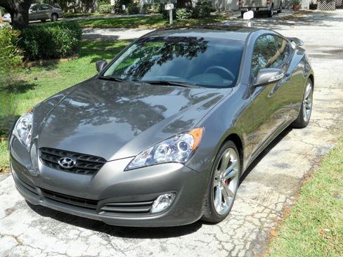 Used 2012 Hyundai Genesis 3.8 image 1