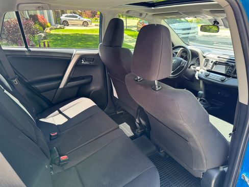 Used 2018 Toyota RAV4 XLE AWD/4WD image 12