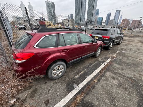 Used 2011 Subaru Outback 2.5i image 8