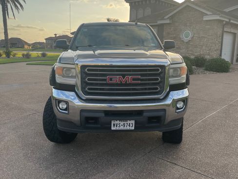Used 2015 GMC Sierra 2500 SLE w/ SLE Preferred Package AWD/4WD image 18