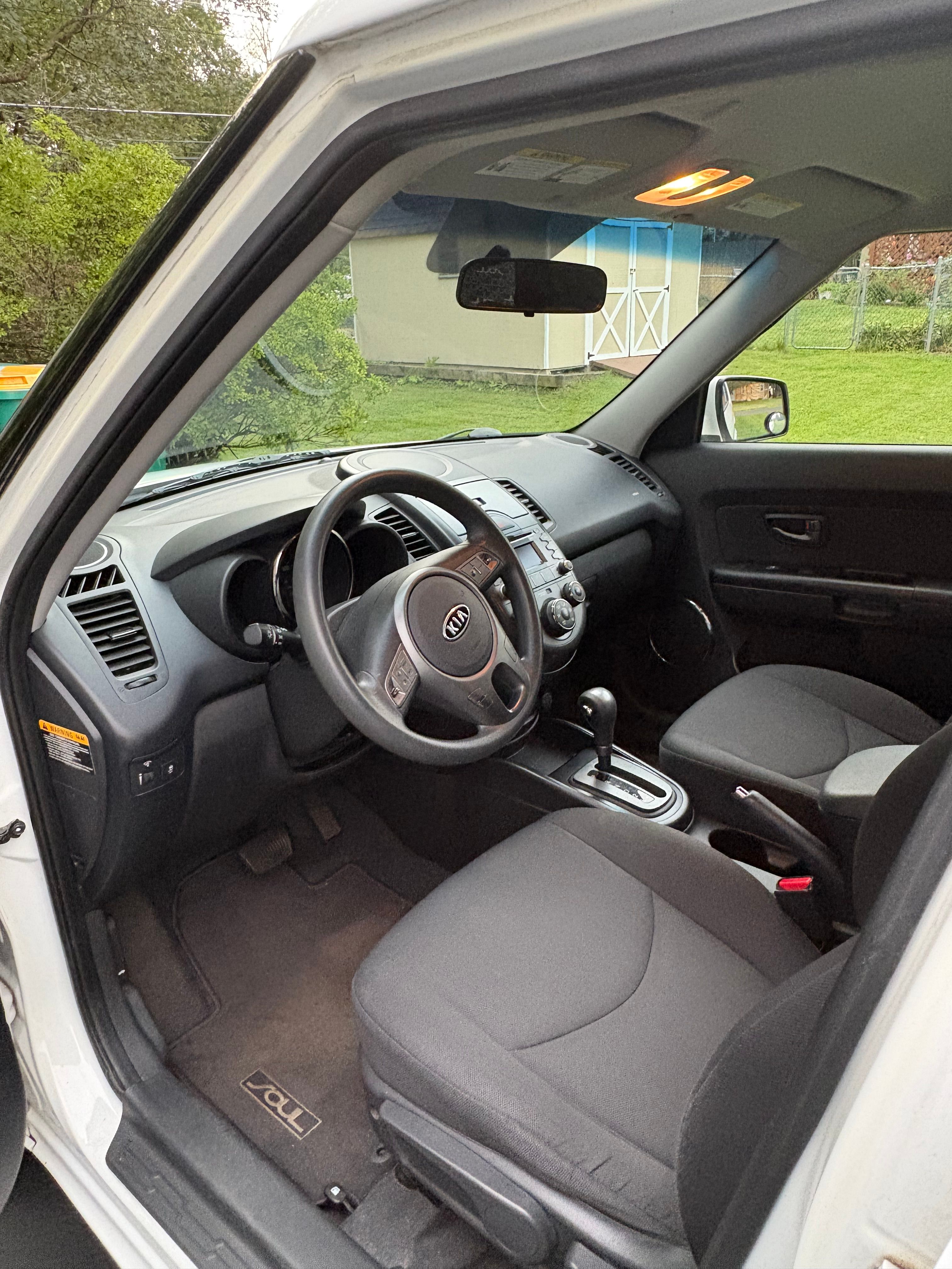 Used 2010 Kia Soul + FWD image 10