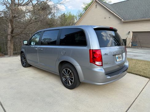 Used 2018 Dodge Grand Caravan SE FWD image 6