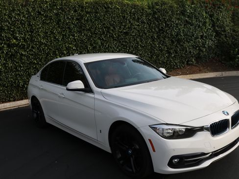 Used 2017 BMW 330e image 11