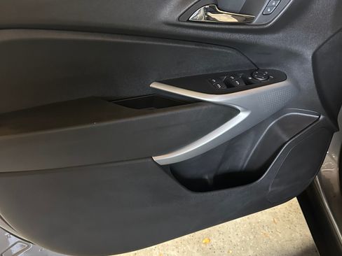 Used 2024 Chevrolet Trax LS w/ LS Convenience Package image 19