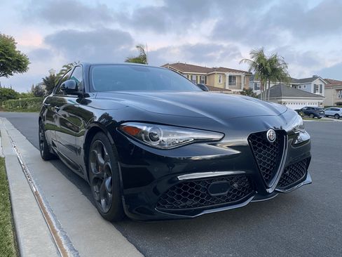 Used 2019 Alfa Romeo Giulia Ti Sport w/ Quick Order Package 22U Sport RWD image 1