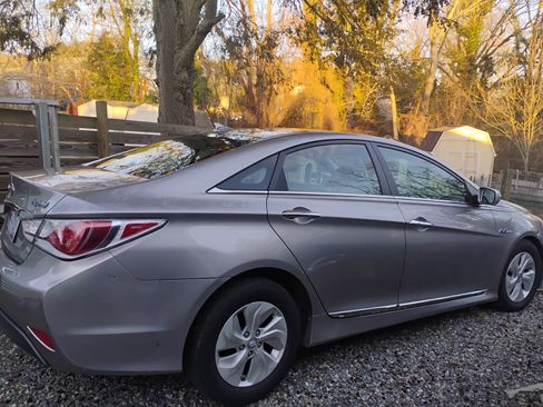 Used 2013 Hyundai Sonata Hybrid image 9