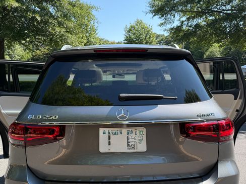 Used 2020 Mercedes-Benz GLB 250 4MATIC image 5